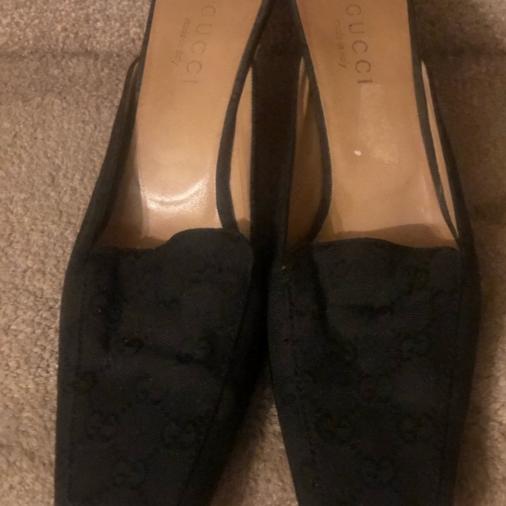 VINTAGE GUCCI-BLACK CLOTH GG EMBOSSED LOW HEEL MULES